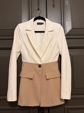 NEW without ticket. Never used. Two-Tone Cream and Tan Tailored Blazer